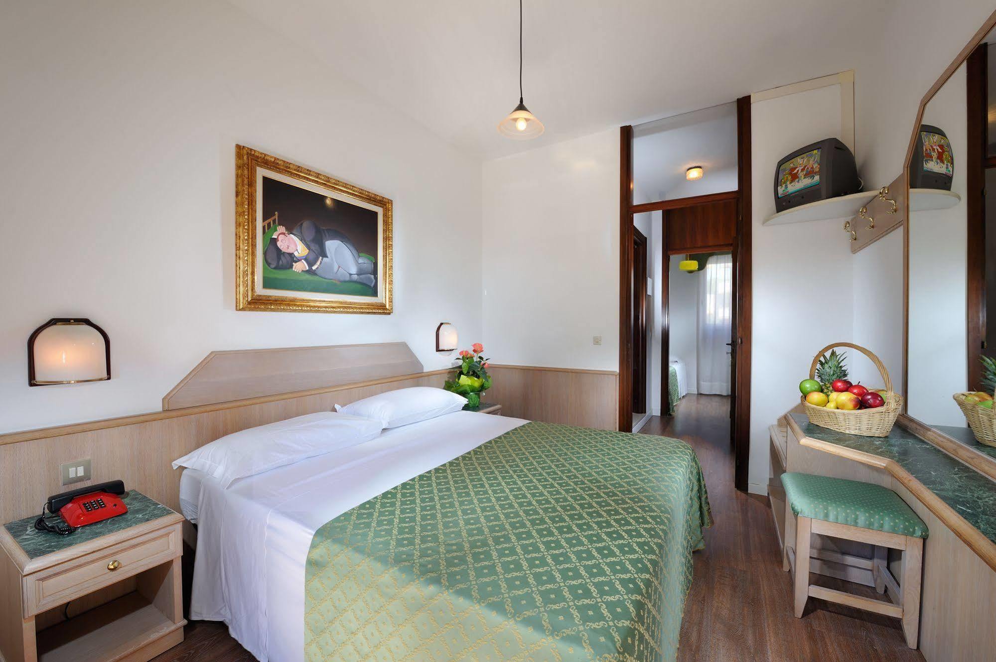 Hotel Niagara Lignano Sabbiadoro Exterior foto